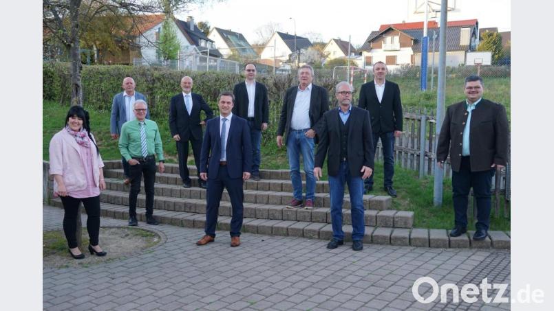 Gruppenbild mit Dame: Für Ebnath tragen künftig im Gemeinderat Verantwortung (von links) Antonia Ritter, Josef Söllner, Bernd Kuhbandner, Bernd Würstl, Bürgermeister Wolfgang Söllner, Michael Knott (neu), Eberhard Söllner, Walter Fischbach, Gerhard Horn (neu) und Zweiter Bürgermeister Michael Sticht. 	Bild: soj Bild: soj