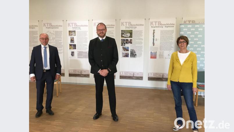 Weiter wie bisher: Die Kreistagsmehrheit kündigt an, Albert Nickl (links) als ersten stellvertretenden Landrat und Margit Kirzinger als zweite Vertreterin von Andreas Meier (Mitte) zu wählen. Bild: phs
