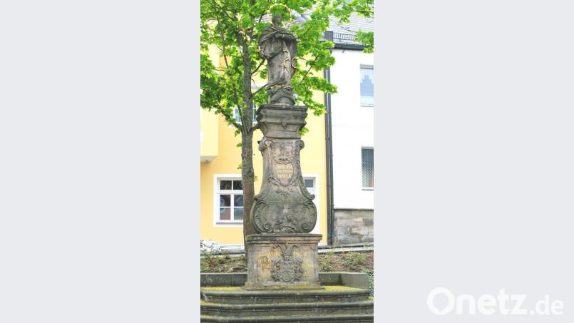 Die Mariensäule gibt dem Eschenbacher Marienplatz seinen Namen. Seit der letzten Restaurierung im Zuge der Altstadtsanierung 1999 erstrahlt die Säule in neuem Glanz. Bild: do