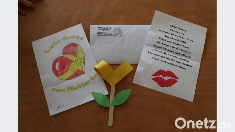Der Schwarzachtalkindergarten hat den Umschlag mit dem Bastelset zum Muttertag direkt an die Kinder adressiert. Bild: agr
