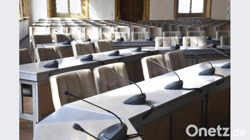Die Plätze im Amberger Rathaussaal wurden nach der Kommunalwahl neu besetzt. Nun verkündeten ÖDP- und CSU-Fraktion ihre Zusammenarbeit. Bild: Petra Hartl