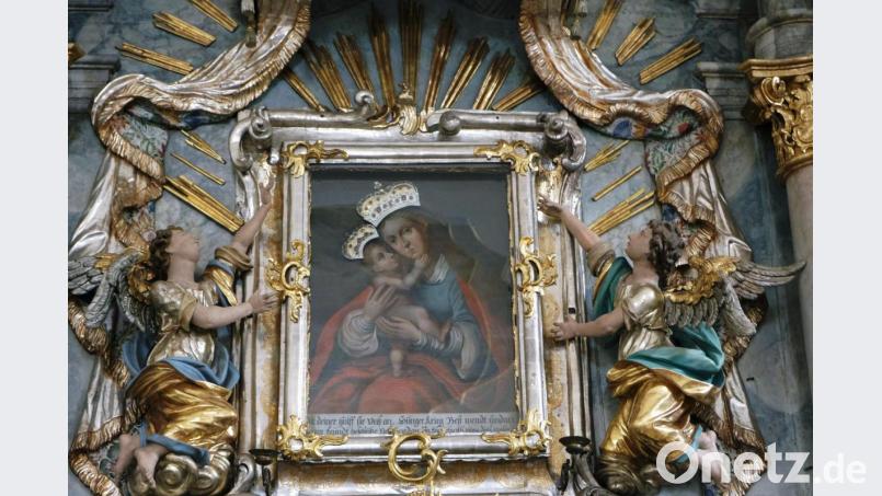 Die Maria-Hilf-Bergkirche in Eschenbach war über Jahrhunderte Zentrum einer Wallfahrtstradition. Noch heute steht das barocke Gotteshaus im Mittelpunkt der Marienverehrung. Das wertvolle Gnadenbild ist eine Kopie der Mariendarstellung von Lucas Cranach. Bild: do