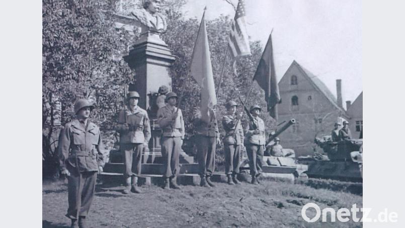 Am 8. Mai 1945 hielten die Amerikaner am Schlörplatz ihre Siegesparade ab. Repro: Kunz