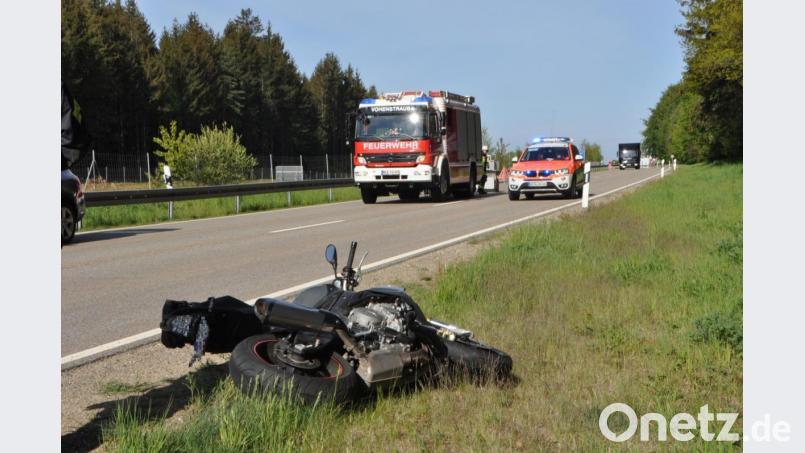 Ein Biker wurde bei einem Motorradunfall schwer verletzt. Auslöser war wohl ein Reh, das die Fahrbahn überqueren wollte. Bild: dob