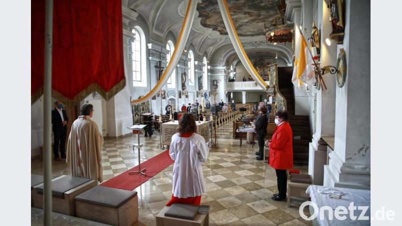 Nach vielen Wochen der erste öffentliche Gottesdienst in der Mariä-Himmelfahrtskirche. Die hygienischen Vorschriften wurden bestens umgesetzt. Bild: njn