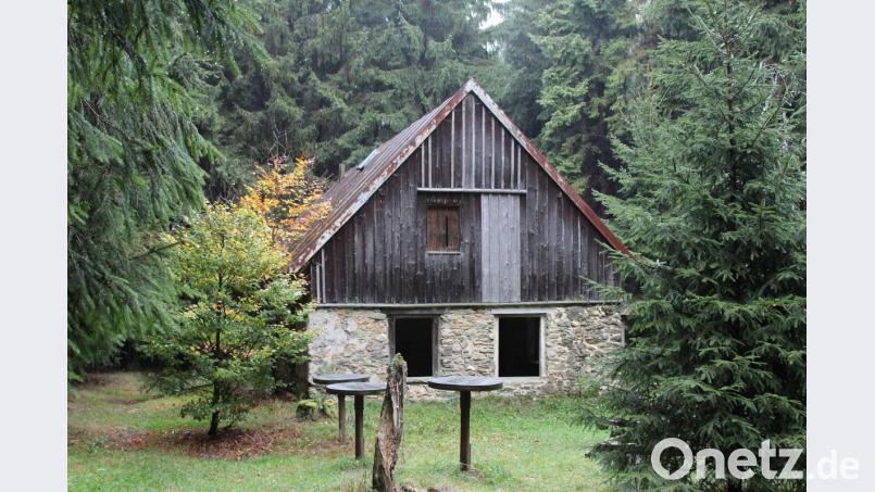 Das Fleischhackerhaus in der Bügellohe ist noch relativ gut erhalten und erinnert uns an die Entbehrungen der Bewohner in der Zeit nach der Vertreibung aus der Heimat. Bild: akp