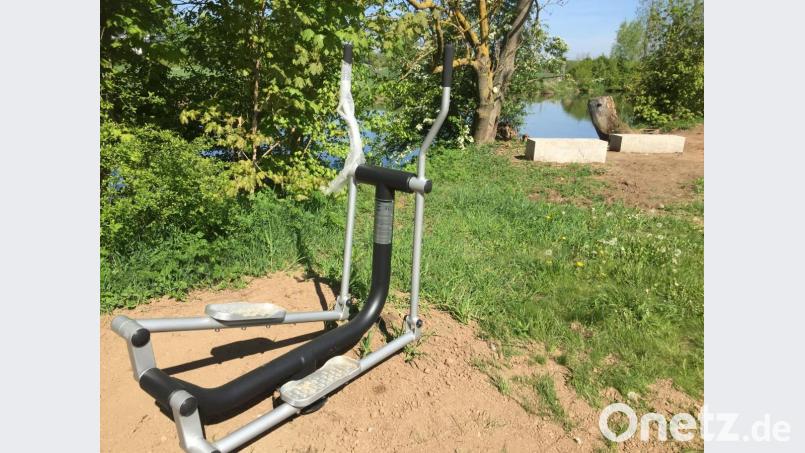 So einen Stepper kennen viele aus dem Fitnessstudio. In Kümmersbruck gibt&#039;s ihn jetzt auch zum Freiluft-Training mit Blick auf die Vils. Bild: eik