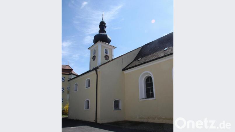Die Thumsenreuther Ägidienkirche steht unter Denkmalschutz. Nach und nach aber blättert am Turm (rechts oben) der Putz ab. Die Arbeiten können nun in Auftrag gegeben werden. Bild: wro