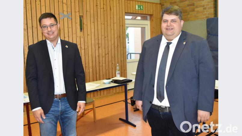Einstimmig wählten die Räte Benjamin Hiltl als Vertreter von Dieter Dehling zum Zweiten Bürgermeister. Sie bilden weiterhin ein junges Gespann an der Spitze der Gemeinde. Bild: no