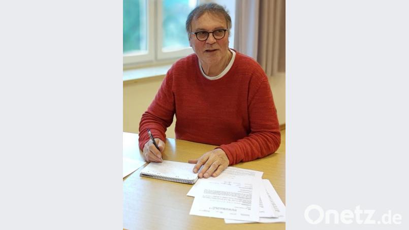 In der Regel einmal im Monat sitzt Bertram Nold auf der Pressebank im Sitzungssaal im Rathaus, um über Gemeinderatssitzungen zu berichten. Derzeit finden die Sitzung allerdings aus Corona-Gründen im Mehrzwecksaal statt. Bild: ld