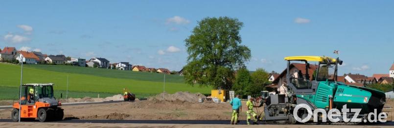 Die Erschließungsarbeiten im neuen Baugebiet laufen schneller als geplant: Bereits Ende Mai ist die Fertigstellung. Bild: ohr