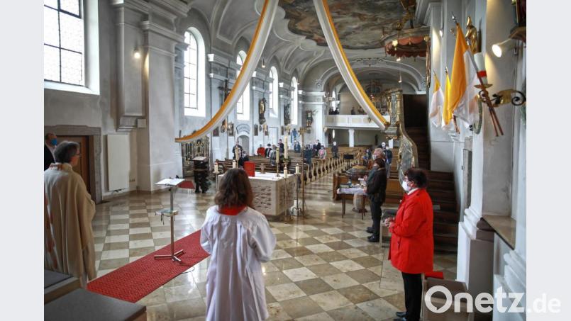 Nach vielen Wochen der erste öffentliche Gottesdienst in der Mariä-Himmelfahrtskirche. Die hygienischen Vorschriften wurden bestens umgesetzt. Bild: njn