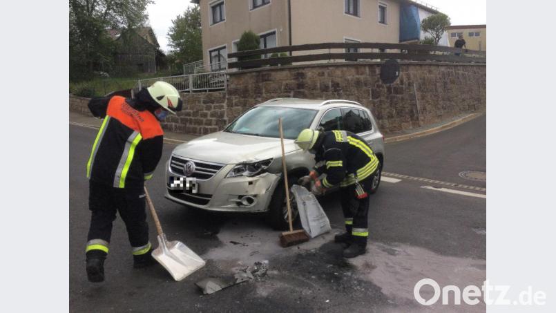 Der Fahrer dieses Autos hatte den vorfahrtsberechtigten Motorradfahrer auf der Wiesauer Straße übersehen. Bild: wro