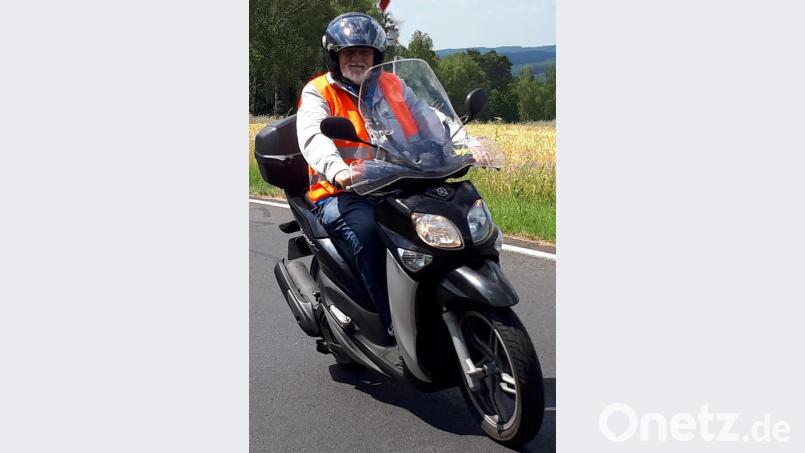 Otto Schönberger auf seinem geliebten Roller. Nun hat er seine letzte Fahrt angetreten. Bild: bk
