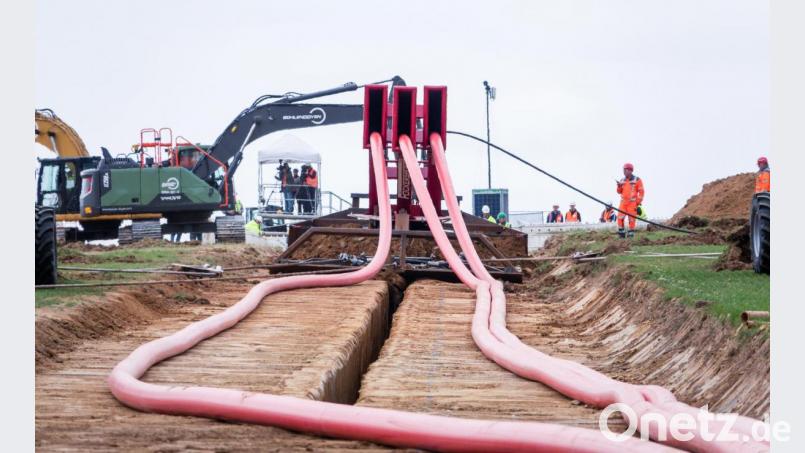 Ein Stromkabel wird verlegt. Inzwischen steht auch fest, welche Unternehmen den Süd-Ost-Link durch die Oberpfalz ziehen sollen. Bild: Christophe Gateau