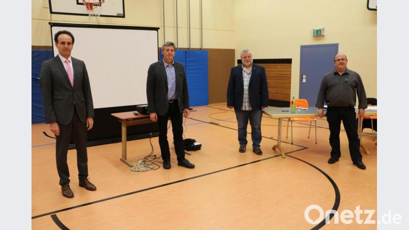 Die neue Führungsriege in Edelsfeld (von links) Bürgermeister Hans-Jürgen Strehl, Zweiter Bürgermeister Hans Klann sowie die stellvertretenden Bürgermeister Richard Winter und Rainer Luber.B Bild: gru