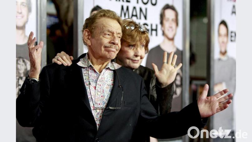 US-Schauspieler Jerry Stiller und seine Frau Anne Meara kommen zur Premiere des Films "I Love You, Man". Am Montag gab Ben Stiller den Tod seines Vaters via Twitter bekannt. Bild: Prommer/dpa