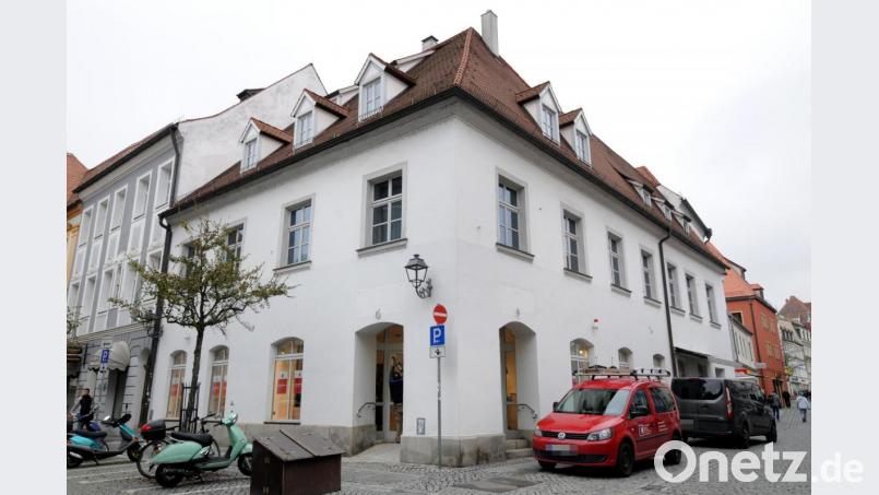 Die Sparkasse Amberg-Sulzbach verlegt ihren Innenstadt-Schalter von der Herrnstraße in die leerstehende ehemalige Buchhandlung Lieret, in der zuletzt ein Jack-Wolfskin-Store untergebracht war. Bild: Stephan Huber