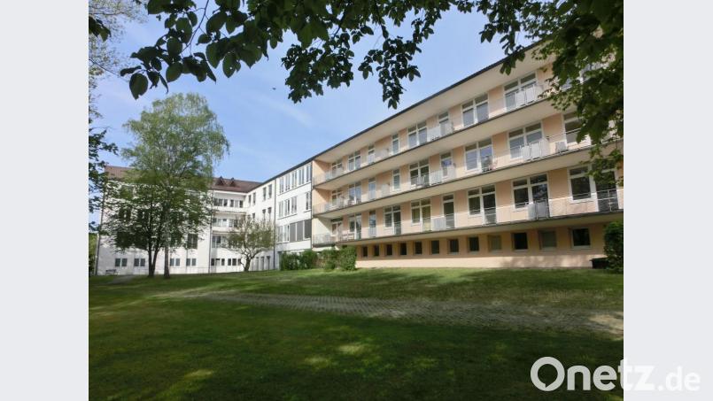 Im ehemaligen Krankenhaus Waldsassen will Bürgermeister Bernd Sommer wieder medizinische Versorgung etablieren. Wie das konkret geschehen soll, wird sich bei Verhandlungen in den nächsten Wochen zeigen. Bild: kgg