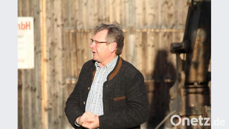 Bürgermeister Martin Prey wünschte sich, dass die nun anfallenden Arbeiten auf möglichst viele Schultern verteilt werden können. Bild: frd