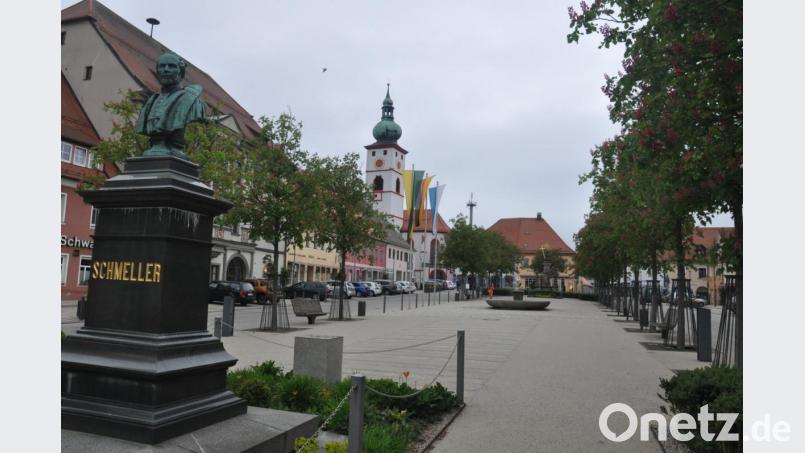 Die Fläche rund um den Karpfenbrunnen könnte für die Gastronomie genutzt werden, lautete eine Anregung im Stadtrat. Bild: ws