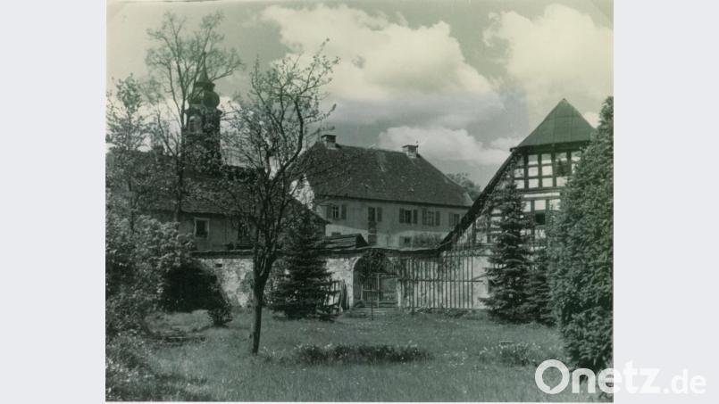 Französische Kriegsgefangene, aber auch Familien aus Polen und der Ukraine waren während des Zweiten Weltkrieges im Schloss Göppmannsbühl untergebracht. Sie waren dort sowie bei umliegenden Landwirtschaften zu Arbeitsdiensten eingesetzt. Repro: hai