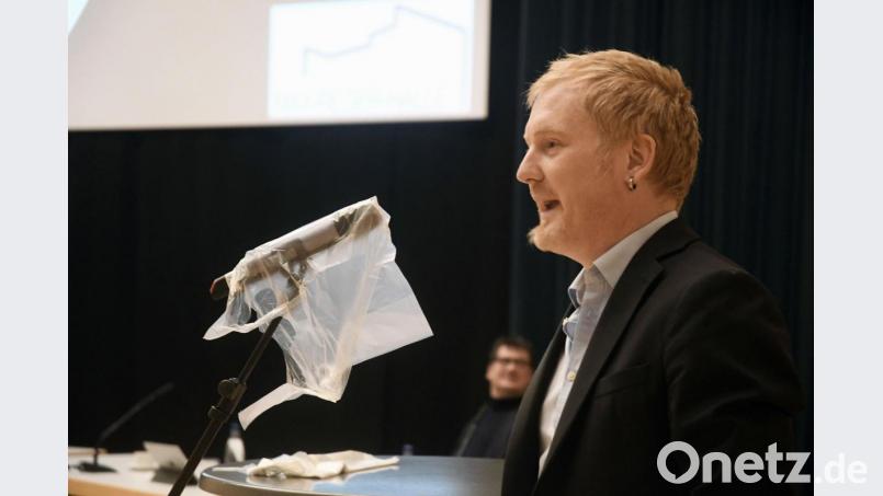 Eintüten ist das Motto für Wortbeiträge in der konstituierenden Sitzung des Weidener Stadtrats. Das führt mitunter zu skurrilen Momenten. Bild: Gabi Schönberger