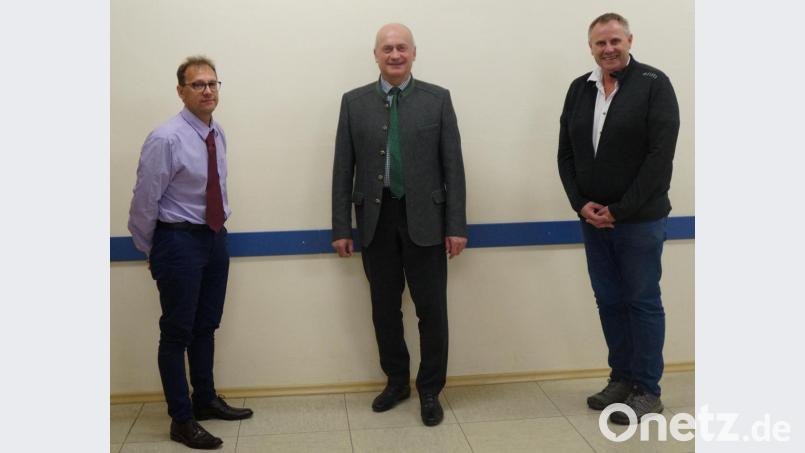 Mit Bürgermeister Walter Schauer (Kulz) und seinen beiden Stellvertretern Wolfgang Niebauer (Thanstein, rechts) und Martin Winter (Dautersdorf, links) sind die drei Ortschaften der Gemeinde vertreten. Bild: weu