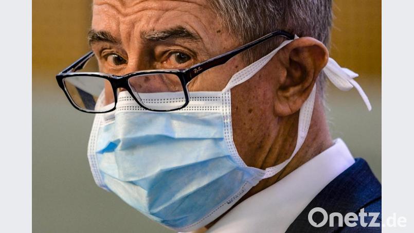 Der tschechische Ministerpräsident Andrej Babis trägt Mundschutz. Foto: Roman Vondrou/CTK/dpa/Archivbild Bild: Roman Vondrou