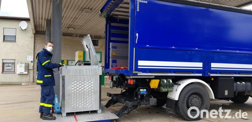 Eine mobile Tankanlage sorgt für die Treibstoffversorgung für ein Dieselaggregat, das zur Stromversorgung am Kontrollpunkt Waidhaus steht. Bild: exb