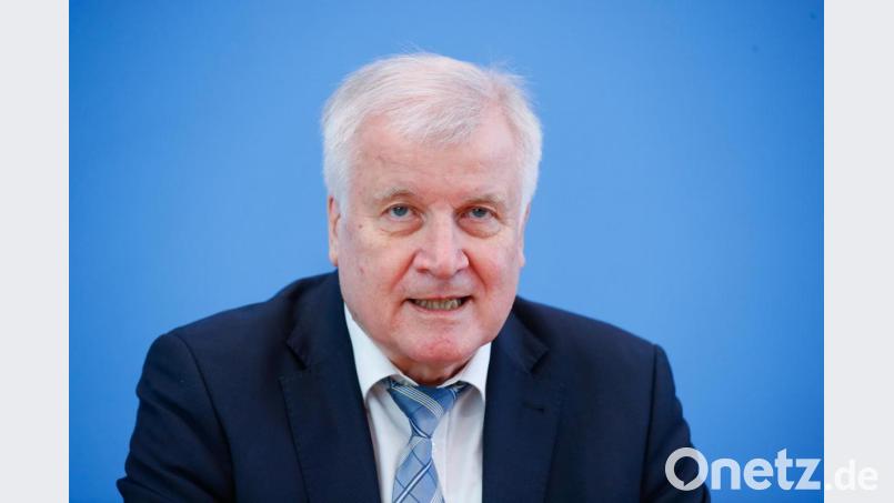 Horst Seehofer (CSU), Bundesminister des Innern, für Bau und Heimat, spricht bei einer Bundespressekonferenz über das weitere Vorgehen bei den Corona-bedingten Binnengrenzkontrollen. Bild: Hannibal Hanschke/dpa