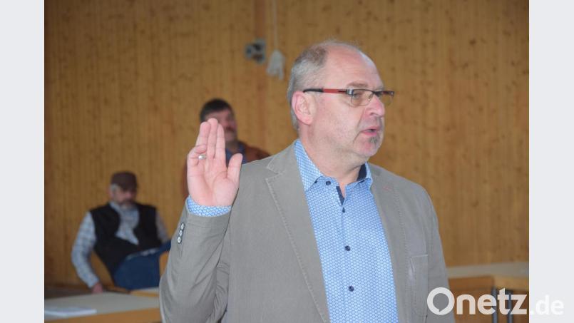 Den Eid nach seiner Wahl als zweiter Bürgermeister legt Karl Liegl ab. Bild: fz