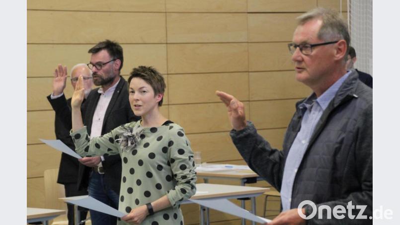 Vereidigung der neuen Gemeinderäte Josef Schiesl, Anja Scharnagl und Andreas Geiger. (von links) Bild: fsb