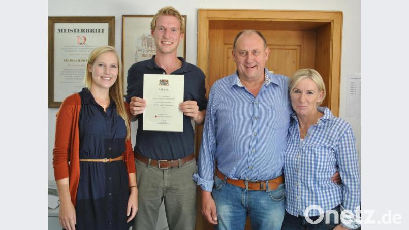 Juniorchef Christoph Margraf (Zweiter von links) mit Freundin Lisa Krusche (links), sowie Firmenchef Josef Margraf mit Lebensgefährtin Ulrike Kummetsteiner. Bild: no