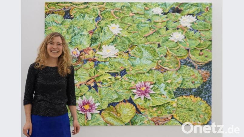 Katharina Gierlach wagt sich an ein Sujet, das den Vergleich mit Claude Monet herausfordert. Die Ausstellung &quot;Flower Power&quot; der Künstlerin aus Winklarn ist noch bis 7. März in Wiesbaden zu sehen. Bild: exb/Katharina Gierlach