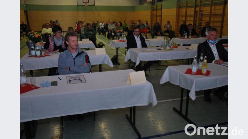 Die Turnhalle in Ammerthal war voll bei der ersten Gemeinderatssitzung seit der Kommunalwahl. Bild: gsp