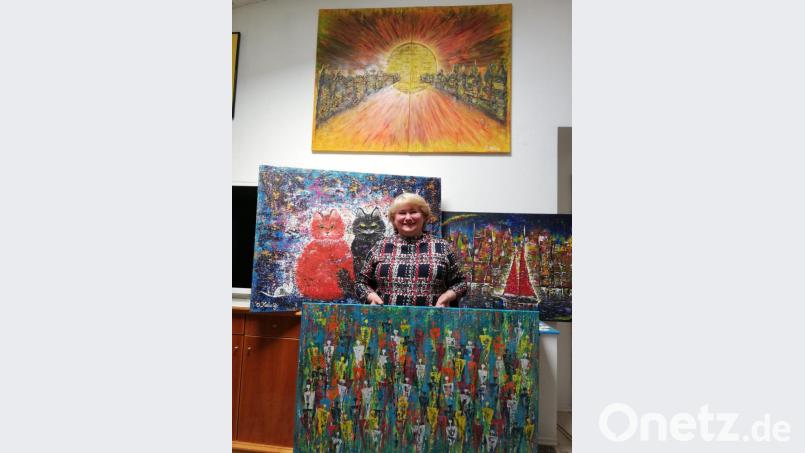 Olga Kelwig malt großflächige Kunstwerke mit viel Aussagekraft. Bild: ubb