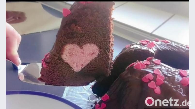 Überraschung! Schneidet ihr den Kuchen an, kommt das Herz im Inneren zum Vorschein. Bild: Carmen Feistauer