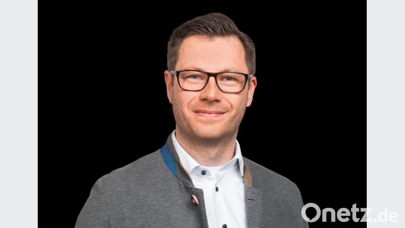 FDP-Stadtrat Christoph Skutella verteidigt seinen Fraktionskollegen Reinhold Wildenauer gegen die Angriffe des ehemaligen SPD-Stadtrats Josef Gebhardt. Bild: exb
