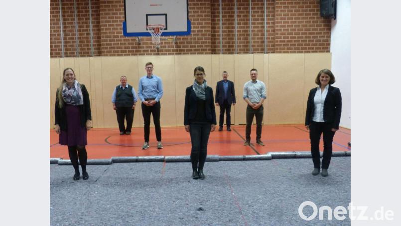 Neue Ratsmitglieder und Bürgermeister (von links): Kathrin Brand, Zweiter Bürgermeister Jürgen Haas, Toni Grötsch, Christina Arnold, Bürgermeister Reiner Pickel, Simon Ertel und Melanie Schmidt. Bild: fm