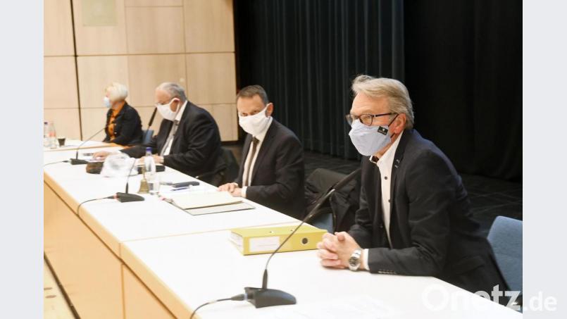 Reinhold Wildenauer (rechts) von der Fraktion FDP/Freie Wähler ist dritter Bürgermeister von Weiden. Eigentlich beanspruchte die SPD dieses Amt für sich. Zurecht? Bild: Gabi Schönberger
