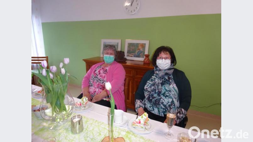 Sieglinde Beiter (links) und Marianne Kellner. Bild: Seniorenheim St. Barbara/exb