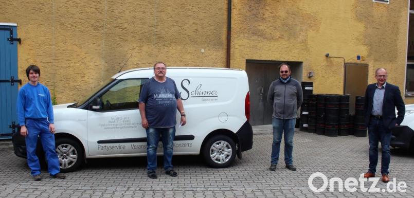 Müssen es mit Fassung tragen, dass es das Kemnather Wiesenfest 2020 nicht geben wird: (von links) Klosterbrauerei-Chef Johannes Ponnath, die Festwirte Armin und Michael Schinner sowie Bürgermeister Roman Schäffler. Bild: stg