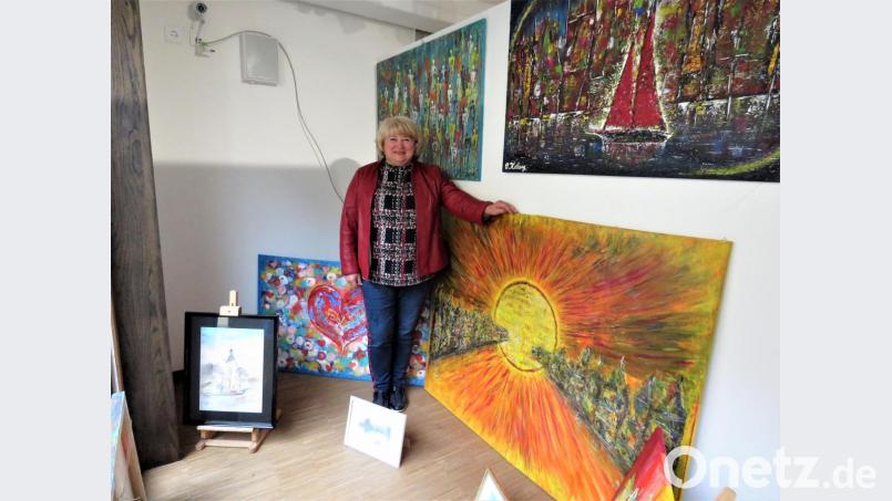 Olga Kelwig malt großflächige Kunstwerke mit viel Aussagekraft. Bild: ubb