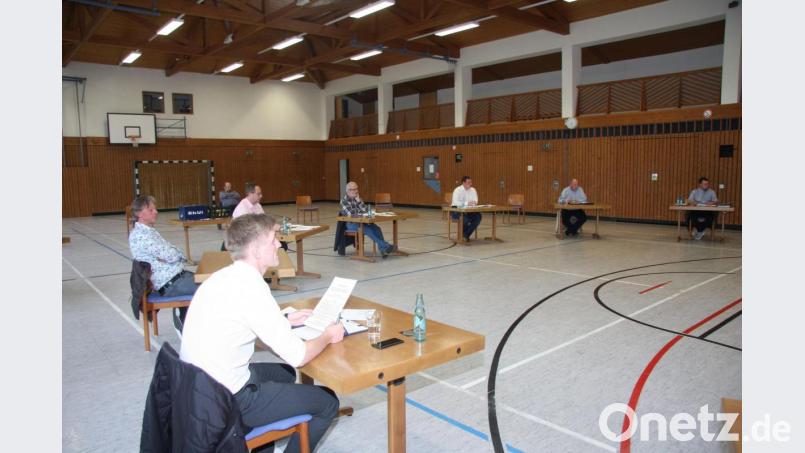 Bereits zum dritten Mal fand die Marktratssitzung in der Mehrzweckhalle statt. Bild: wro