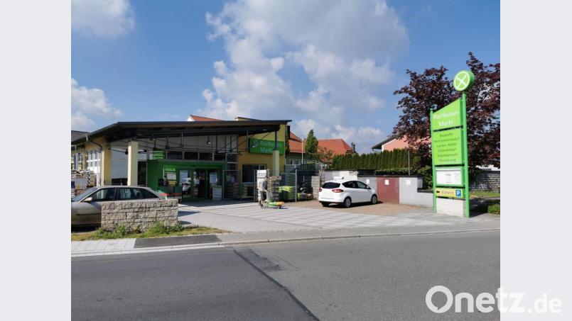 An den Kunden in Eslarn liegt die Schließung des Raiffeisenmarkts zum 1 Januar.2021 nicht. Bild: gz