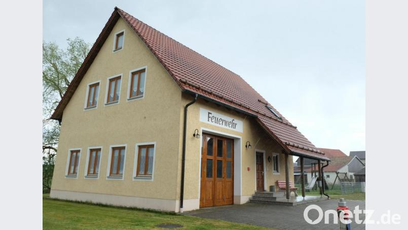 Die Feuerwehr Weiding stellte einen Antrag auf Renovierung des Feuerwehrhauses. Nach Vorlage der Kosten behandelt der Gemeinderat das Thema erneut.Die Feuerwehrleute sicherten Eigenleistungen zu. Bild: ohr