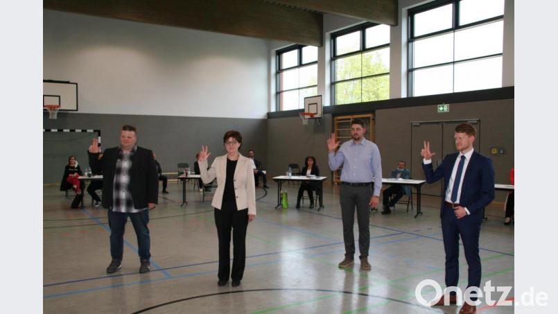Die neuen Stadträte (von links): Matthias Wolf (FW), Christine Weidmann (CSU), Mario Bauer (Wählerbund) und Maximilian Kastner (CSU). Bild: fpoz