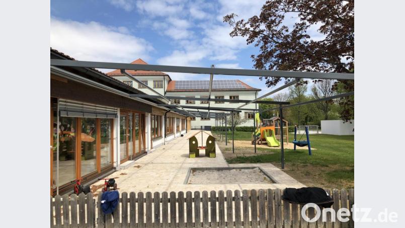 Der Außenspielbereich des Kinderhauses „Tausendfüßler“ kann nun entlang des gesamten Gebäudes beschattet werden. Bild: exb
