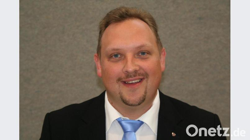Mario Rabenbauer ist der neue Zweite Bürgermeister in Waldershof. Er tritt die Nachfolge von Karl Busch an. Bild: fpoz